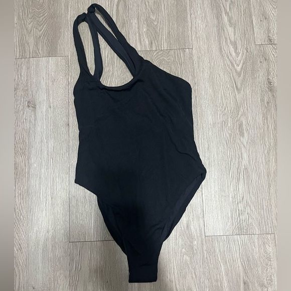 NWOT L*Space Phoebe Classic One-Shoulder Rib One-Piece Swimsuit size 6 - Picture 5 of 8